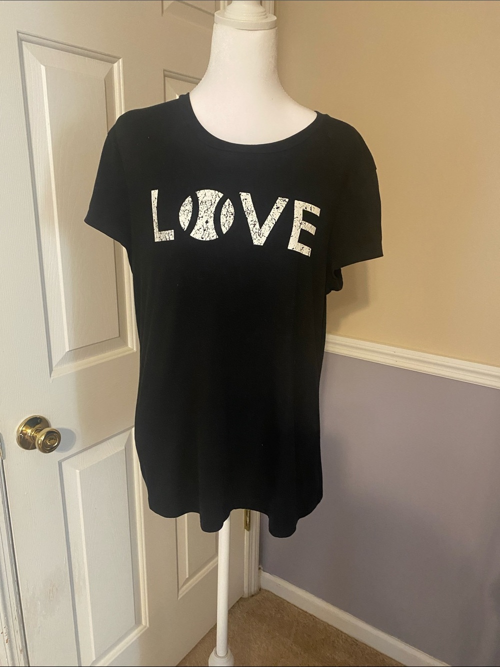 Women's Black 'LOVE' Graphic Short Sleeve Tee